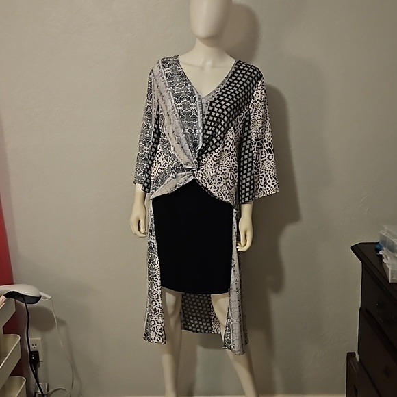 SOHO Mixed Snakeskin Twisted High-Low Blouse Large - Picture 3 of 9
